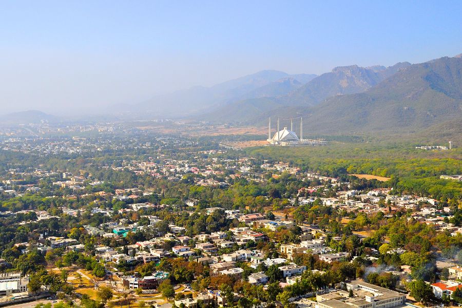 Save on Car Rentals and Explore Pakistan Without Overspending