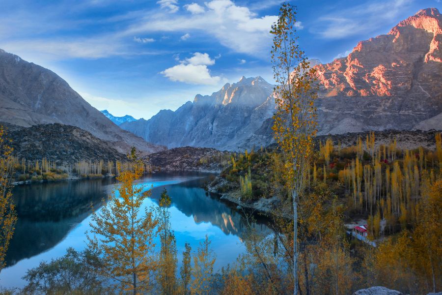 Why a Rental Car Is the Best Choice for Solo Travel in Pakistan